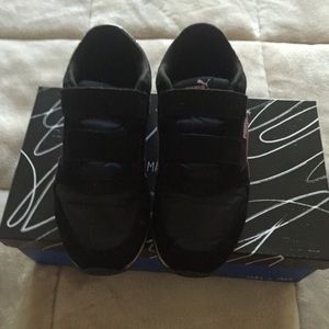 Puma Pink Girls Tennis Shoes sz 2